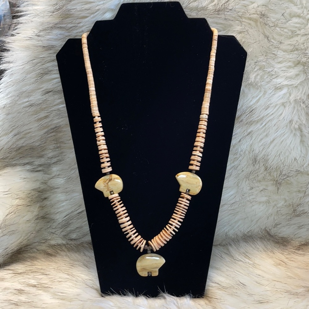 Vintage handmade 3 Zuni bear pendant, spiny oyster necklace,sterling.62.71 grams